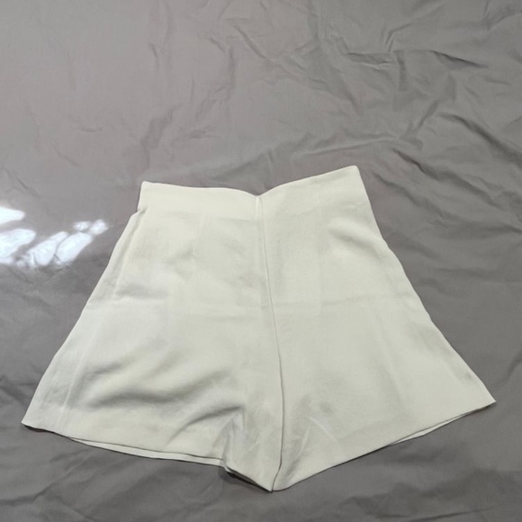 Wilfred High Waisted White Pleated Shorts - 10 - Picture 4 of 4
